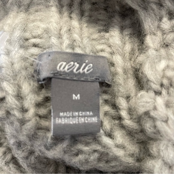 Aerie women’s size M chunky knit cropped sweater in very good condition. - Picture 2 of 7